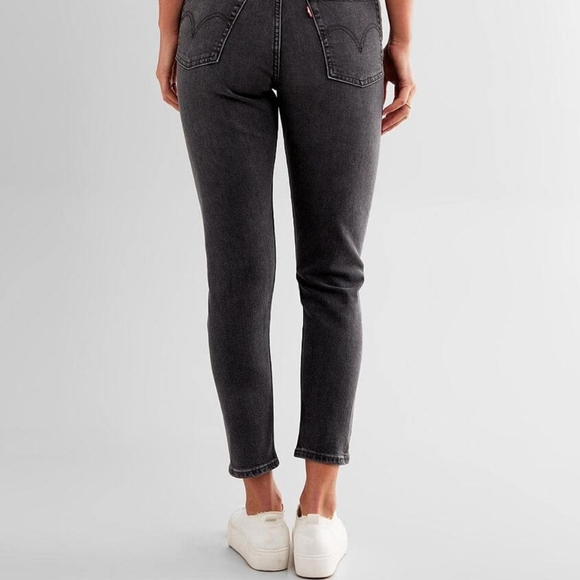 🌬️Levi's Wedgie Skinny Stretch Jeans in Grey - Picture 4 of 16